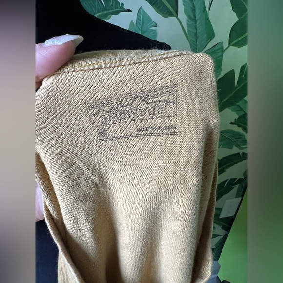 Patagonia Mustard Short Sleeve T-Shirt Size M - Picture 6 of 6